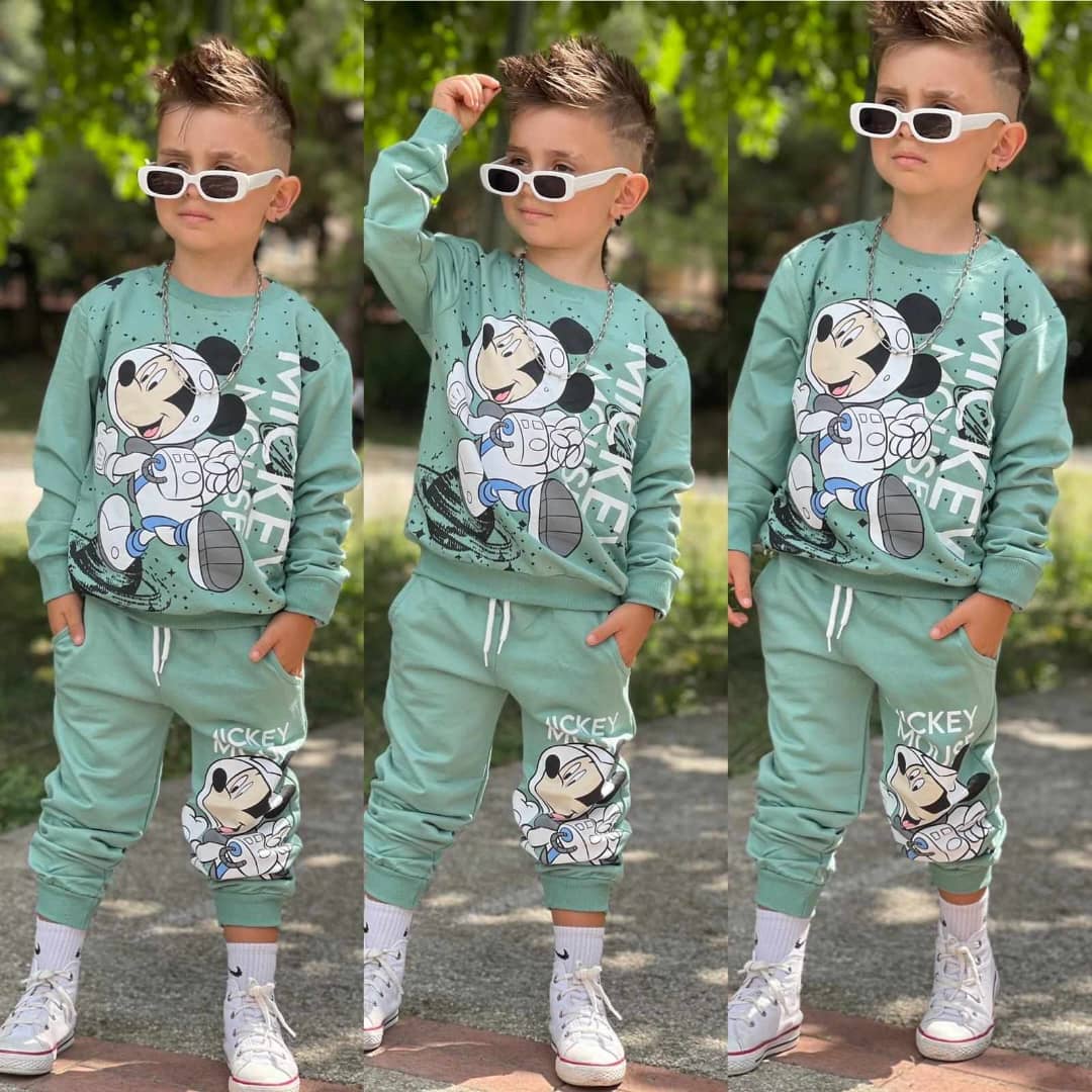 Jocking Mickey mouse astronaute